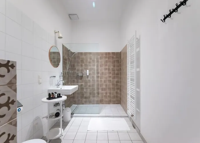 Апартаменти Sleek 1br Flat Near Center By Hm *