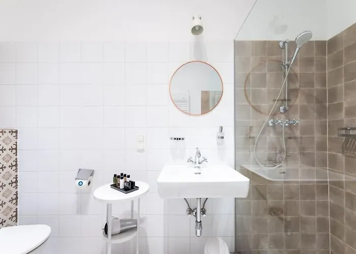 Апартаменти Sleek 1br Flat Near Center By Hm *