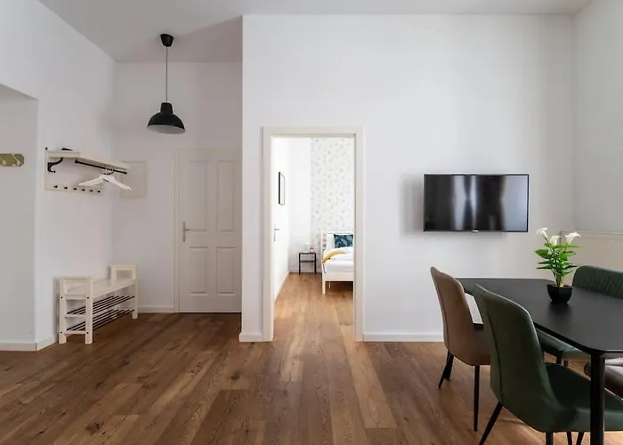 Апартаменти Sleek 1br Flat Near Center By Hm *