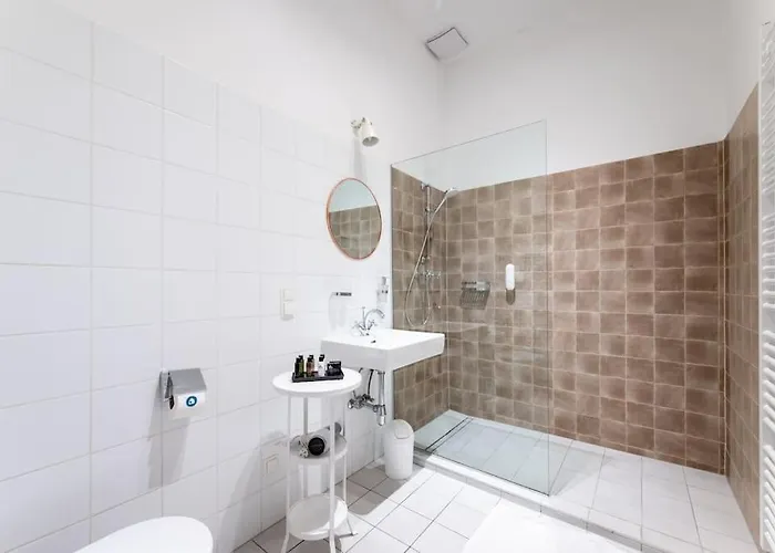 Апартаменти Sleek 1br Flat Near Center By Hm