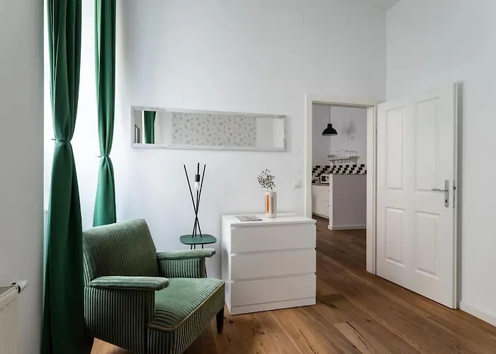 Sleek 1br Flat Near Center By Hm